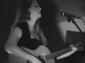 Jodie Gummer Acoustic Artist